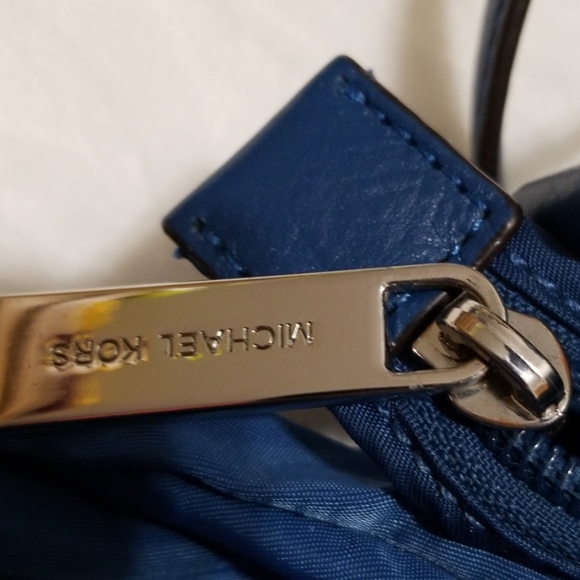 Micheal micheal kors cross body purse - Picture 8 of 8